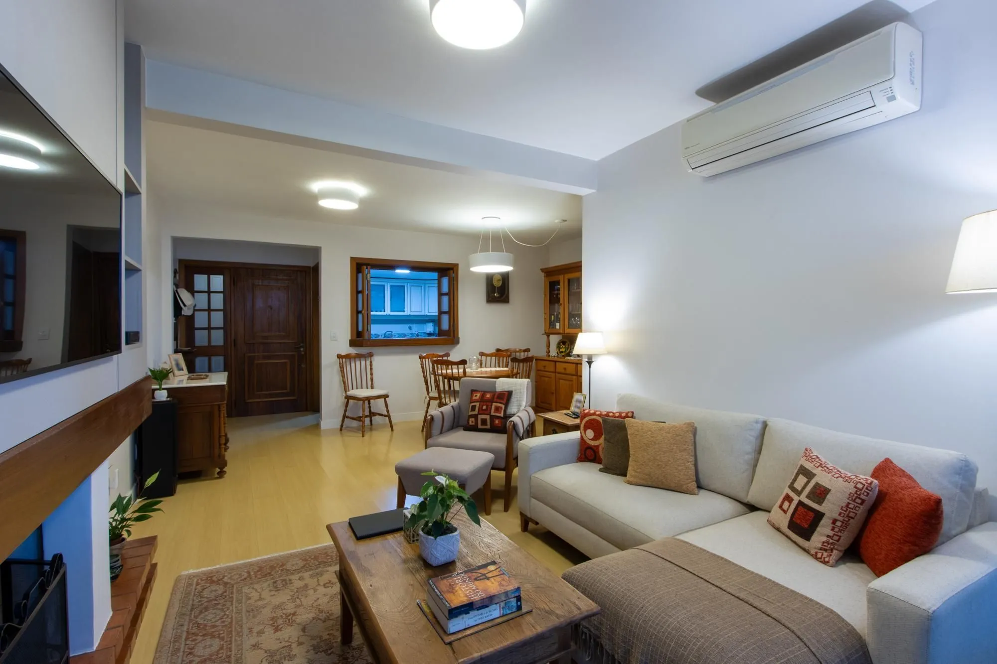 Imagem Apartamento de 4 dormitórios, 1 suíte e 2 vagas escrituradas - Bairro Ipanema.
