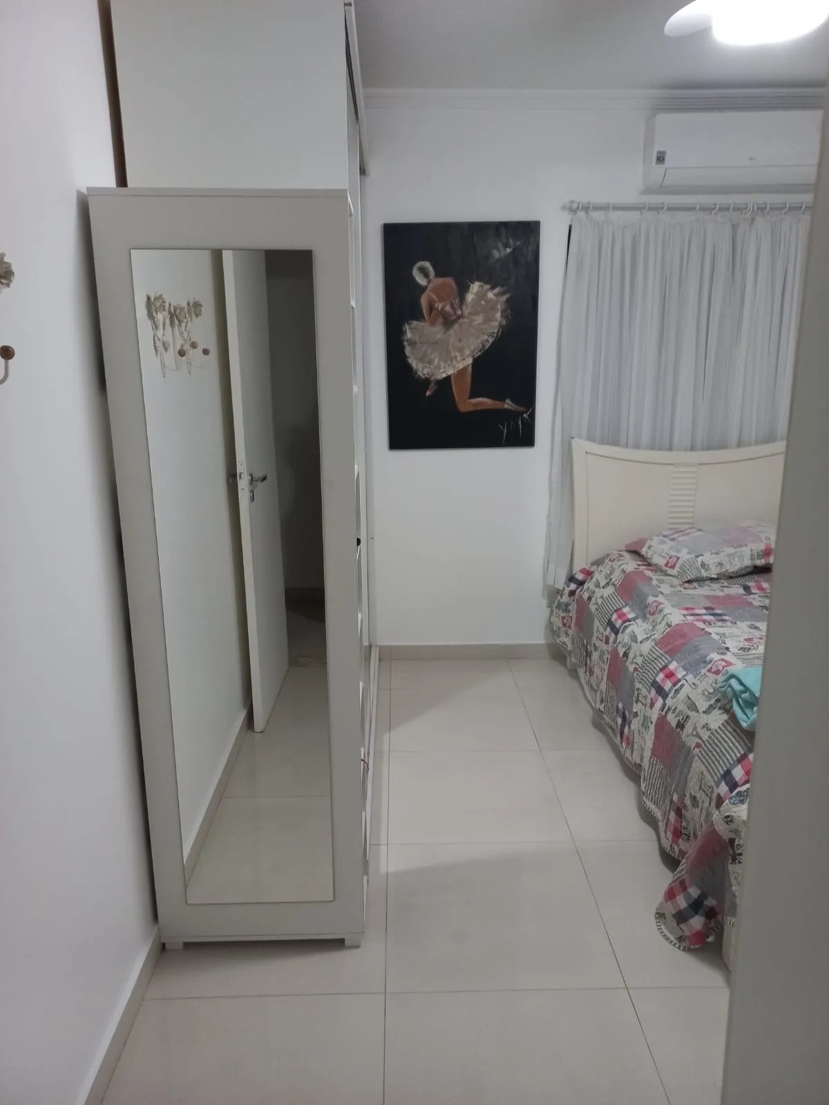 Imagem Encantador apartamento de 176m² no Condomínio Edifício Guarujá Tower à 300Mts da Praia