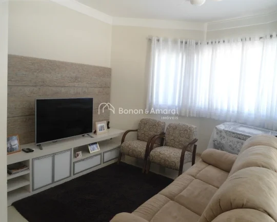 Imagem Encante-se com esta linda casa de acabamento impecável, localizada em um dos melhores condomínios ...