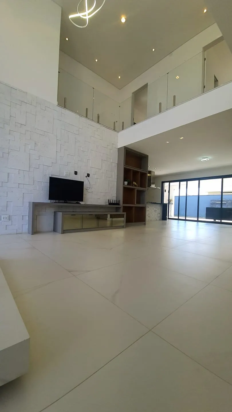 Imagem Casa à venda 3 Quartos, 2 Suites, 2 Vagas, 300M², Piracangaguá, Taubaté - SP | Condomínio Ouroville