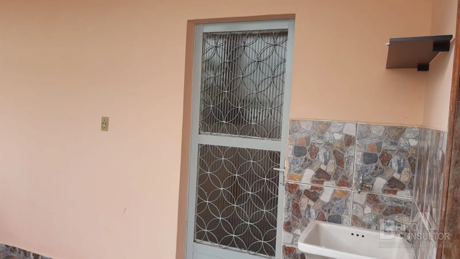 Imagem Casa com 2 Qts, Quintal, 3 Vagas ou mais, em Trindade, São Gonçalo/RJ