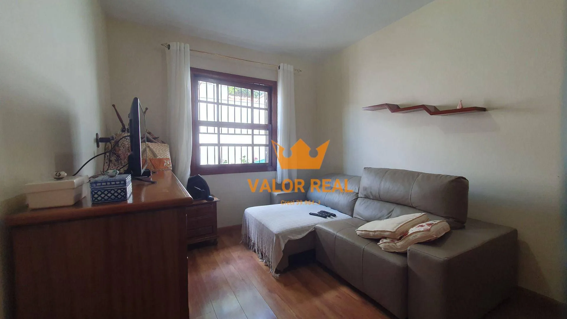 Imagem Casa Pque Colégio, Perfil Comercial, 265 m2 - 4 dorm. 5 vagas, 1.3 Milhões. Aceita permuta e financiamento