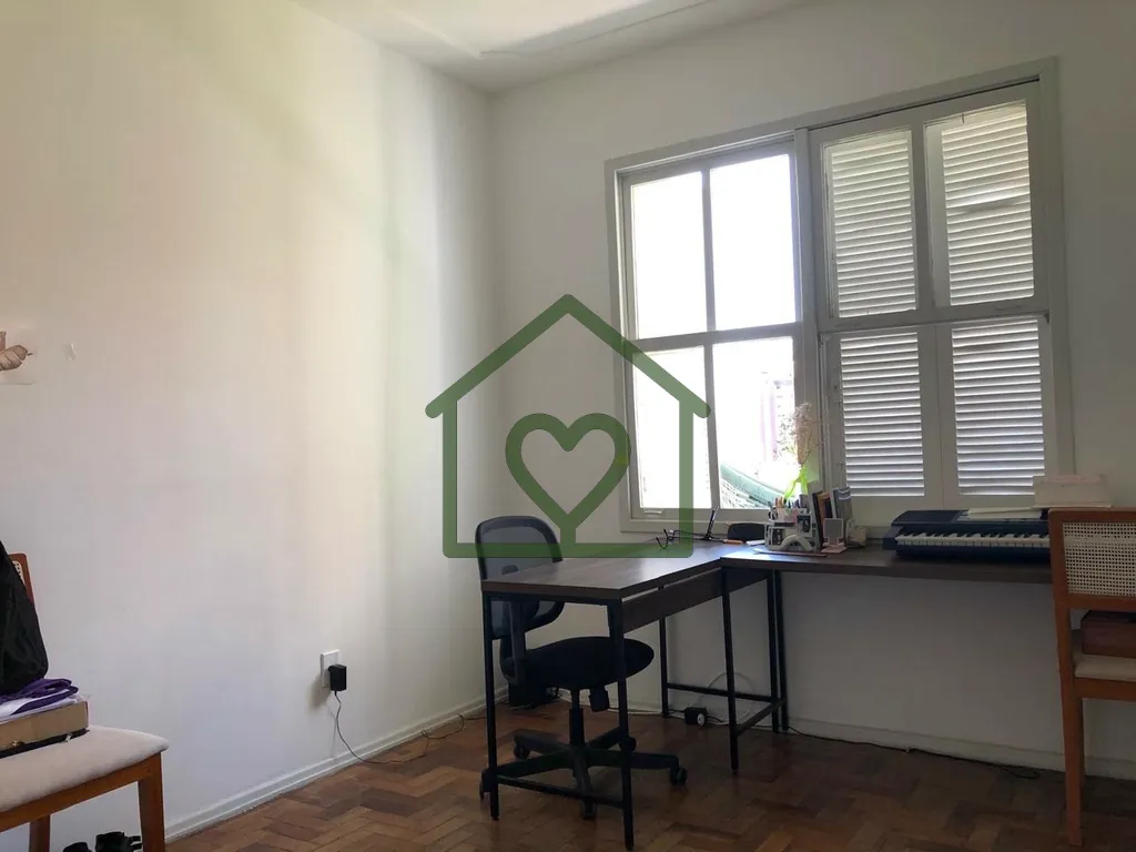 Imagem Descubra o seu novo lar no Edifício Becarma, um encantador apartamento localizado na Rua Vasco da G...