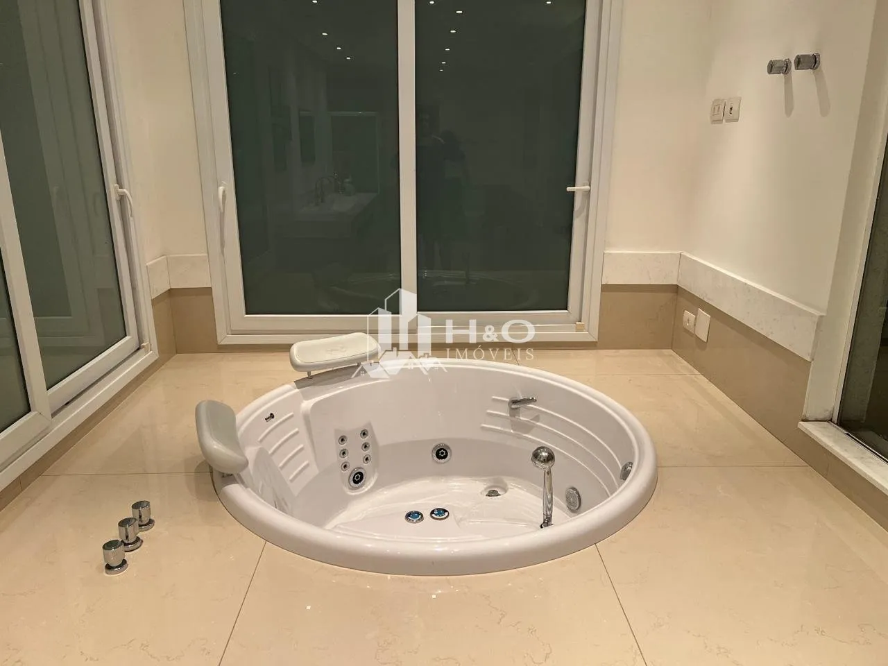 Imagem Oportunidade Mooca - Sobrado Alto Padrão com Piscina e 4 Suítes