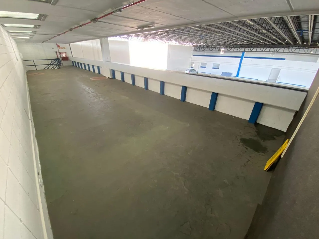 Imagem Salão Comercial à Venda em Sorocaba-SP no Bairro Parque Santa Isabel: 2 Salas, 2 Banheiros, 811m² de Área