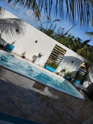 Imagem Linda Casa à Venda na Praia de Búzios, Nísia Floresta - 4 Dormitórios e 3 Garagens.