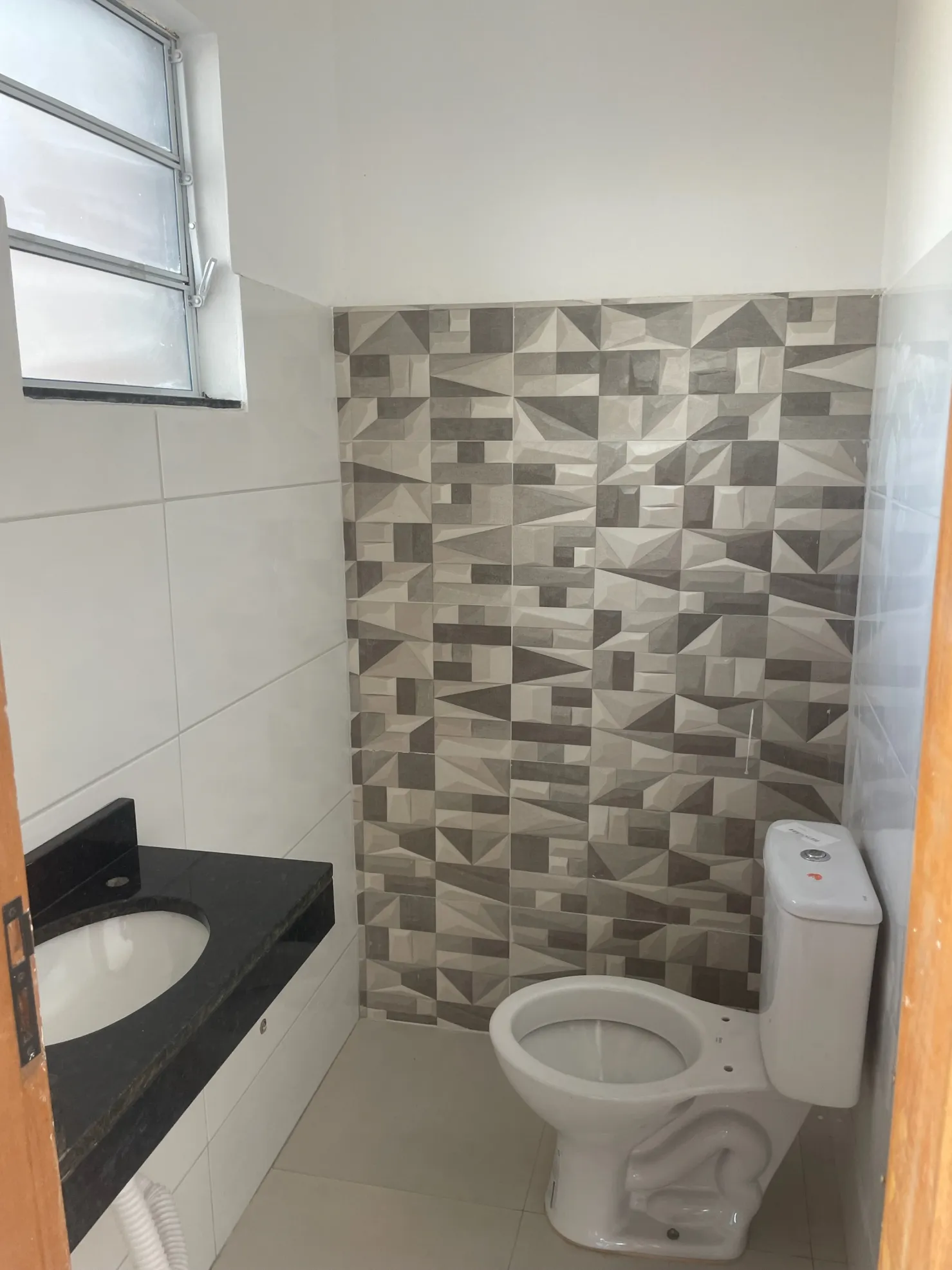 Foto do imóvel Casa à venda 3 dorm sendo uma suíte com sacada , 4 Vagas de garagem sendo duas cobertas, 250M², Conjunto Residencial Araretama, Pindamonhangaba - SP