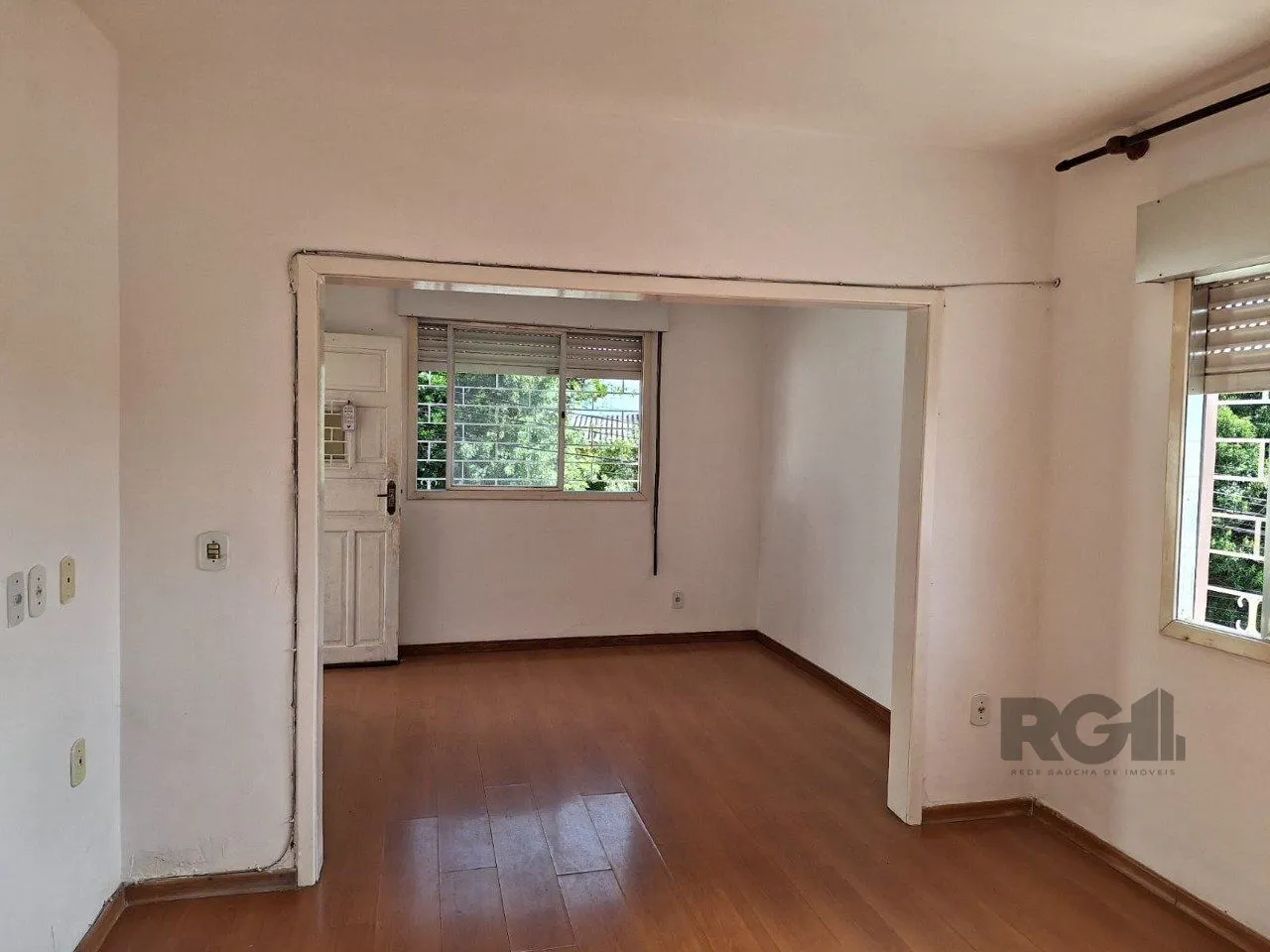 Imagem Terreno com casa com 3 quartos, vaga de garagem, no bairro Ipanema, Porto Alegre/RS
