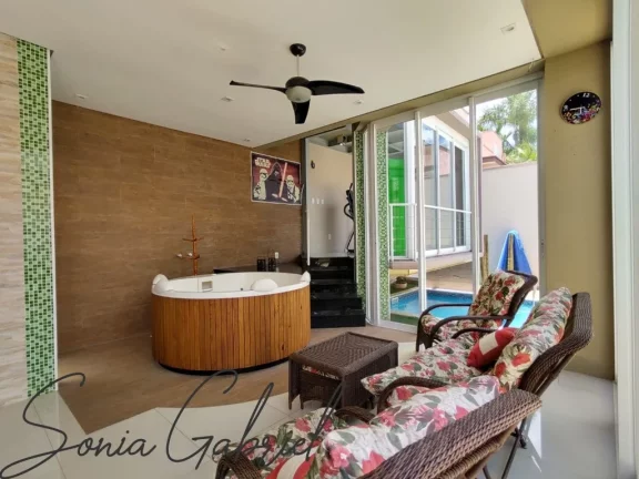 Imagem Casa de luxo em condomínio exclusivo em Vinhedo-SP: 3 quartos, 3 suítes, 3 salas, 6 banheiros, 5 vagas, 408 m². Venha conferir!