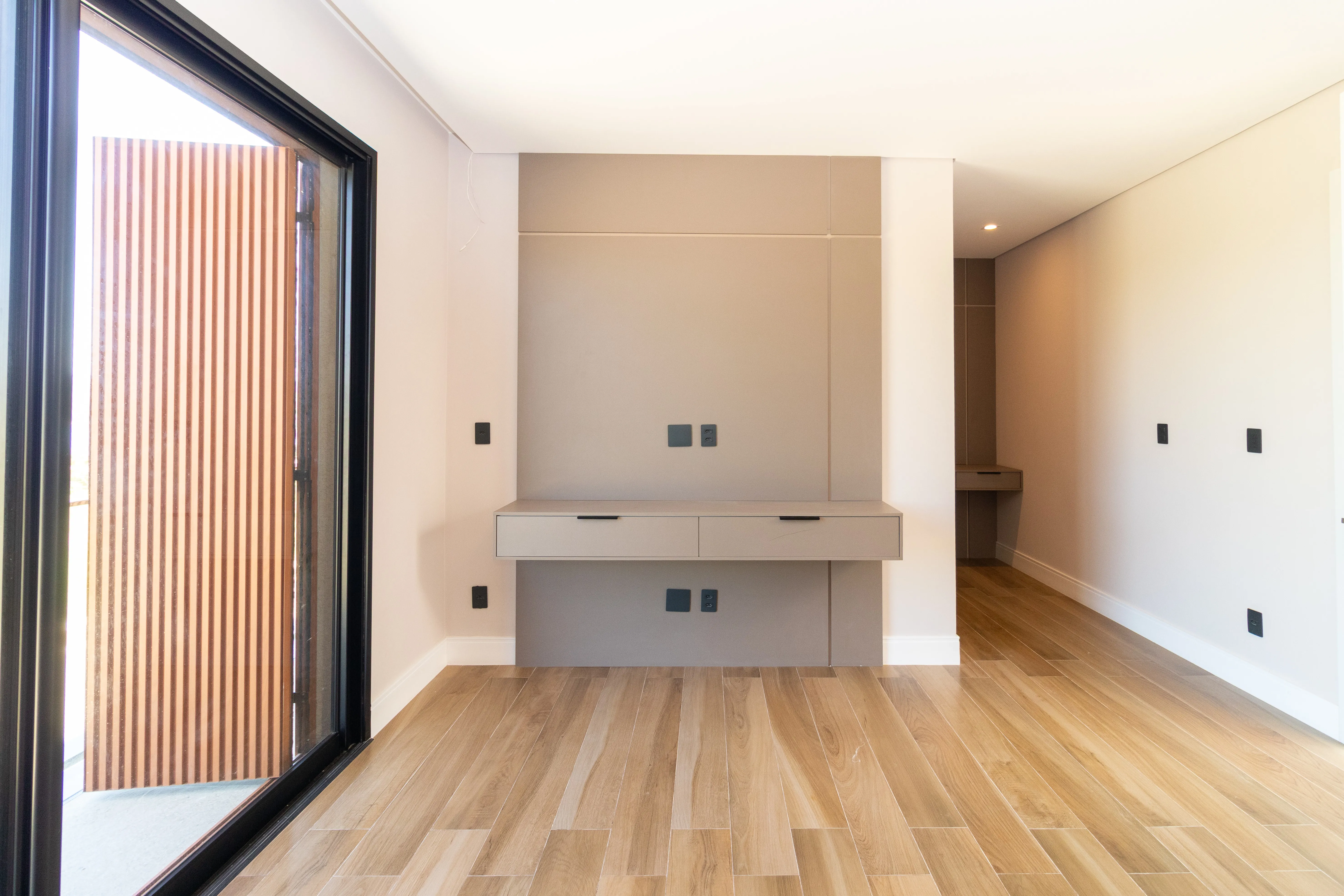 Imagem Condomínio Portofino | Reserva Ituparanga | 6 suítes | 720 m² | Piscina | Elevador | Sauna | Vista para a represa e campo de golfe.