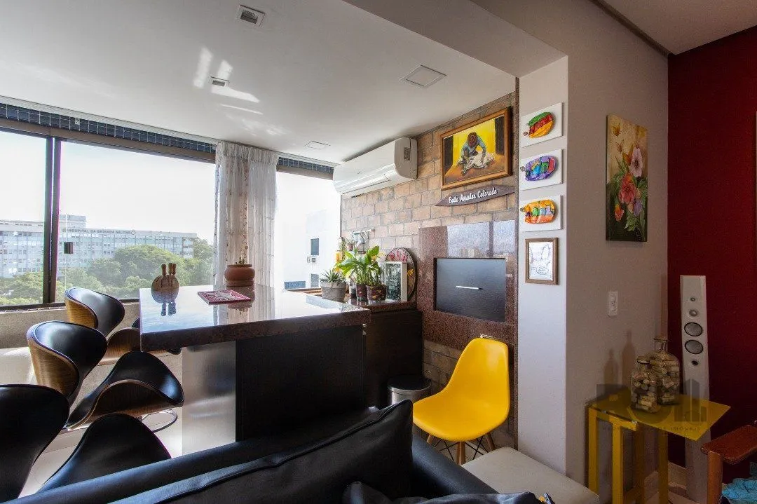 Imagem Apartamento de 3 Quartos com Suíte e Vaga de Garagem no Cristal, Porto Alegre - RS