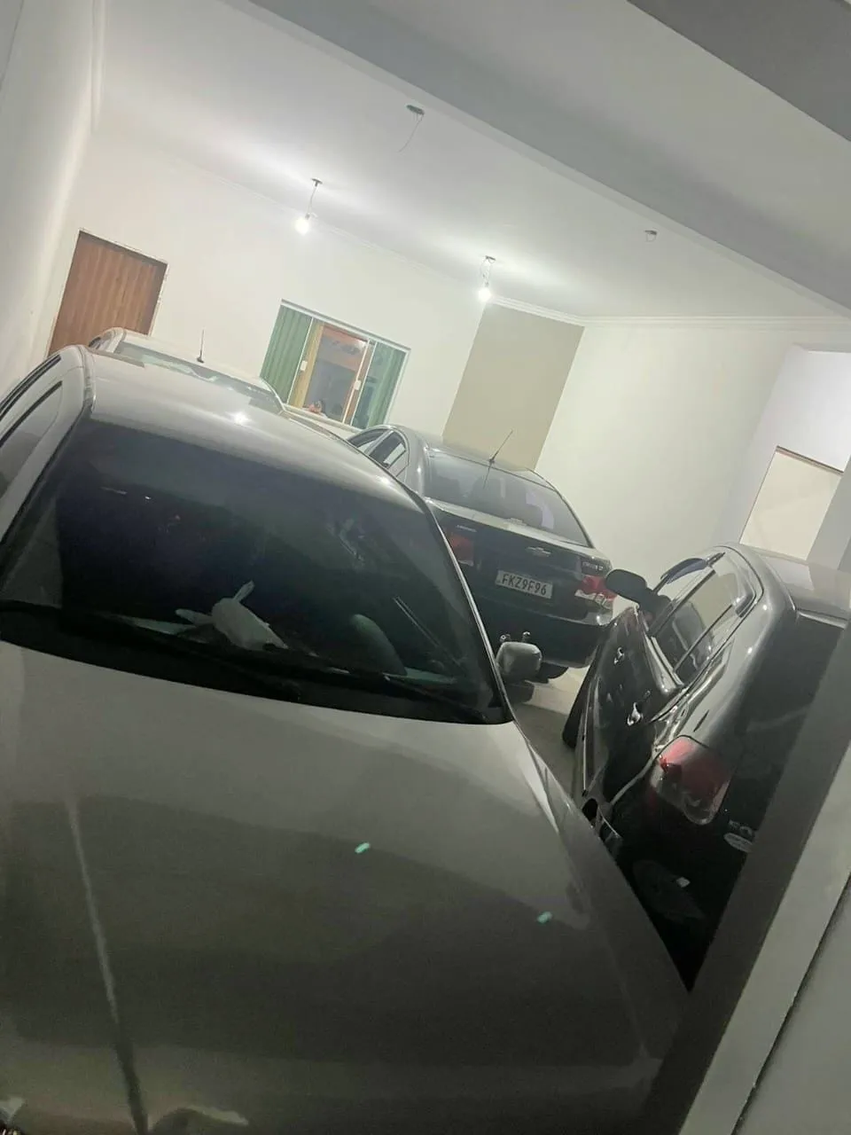 Imagem Sobrado dos sonhos com 3 suítes, edícula, quintal amplo e garagem para 4 carros em bairro tranquilo e seguro!