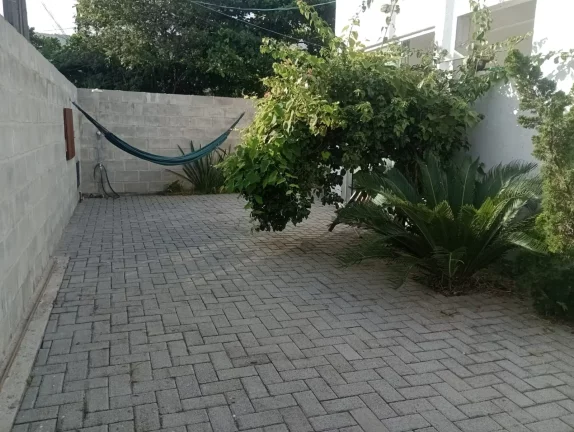Imagem Casa robusta e bem localizada em Garopaba: ideal para quem ama natureza e conforto.