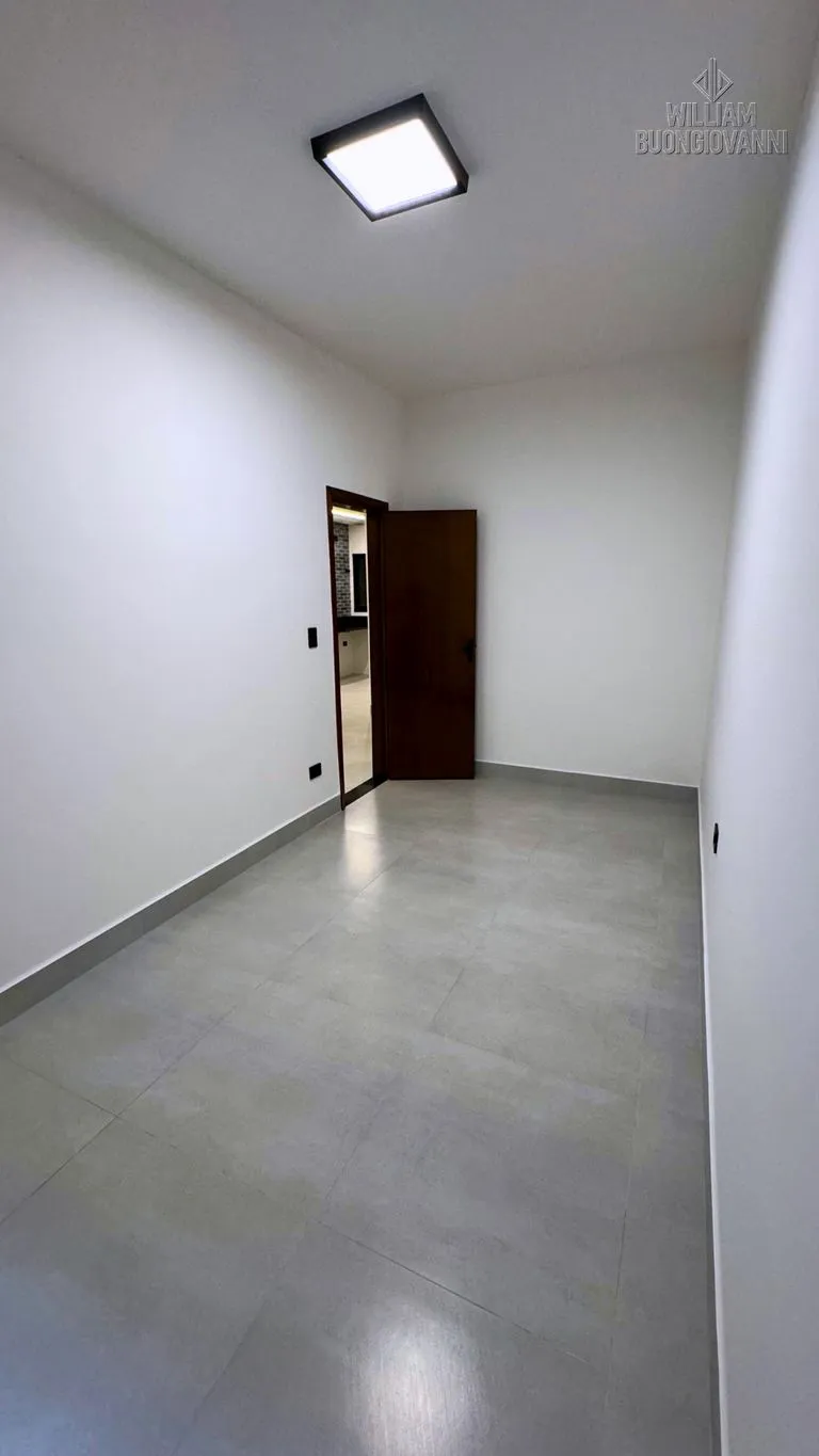 Imagem Casa Térrea 2 Dormitórios com Quintal - 57m²