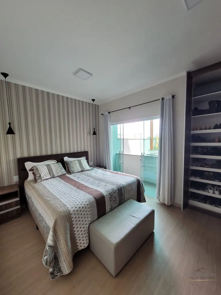 Imagem Casa à Venda com 3 quartos no bairro Caio Junqueira, Poços de Caldas - MG