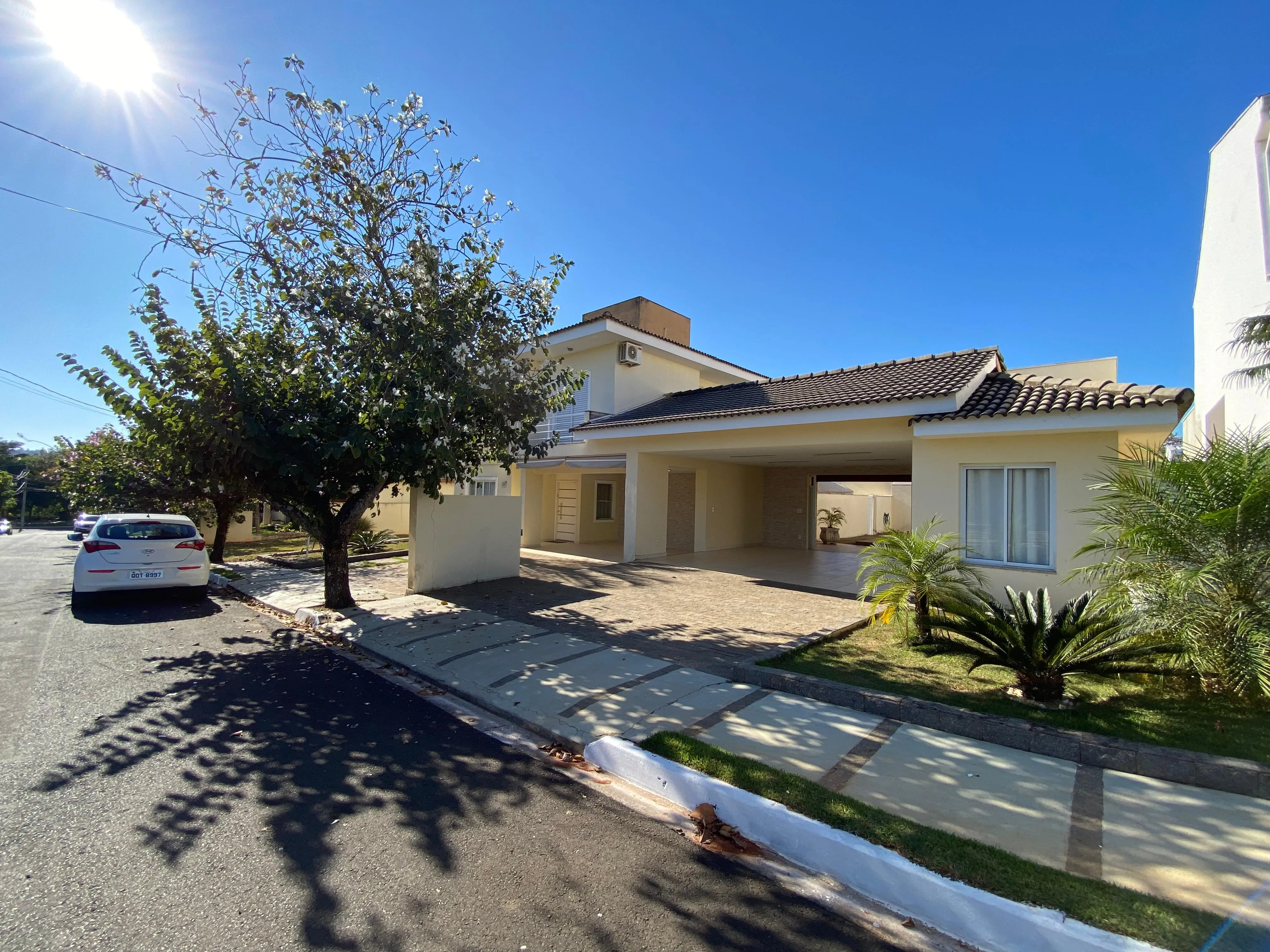 Imagem Excelente Oportunidade, Casa de 347M² de 3 Dormitórios sendo 1 Suíte Master à 10min. do Parque Campolim