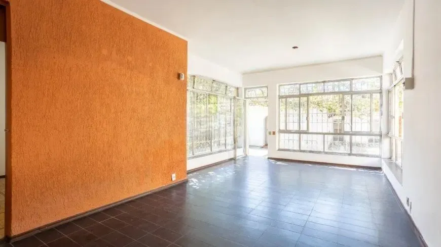 Imagem Casa Ampla com Pátio e Excelente Localização no Petrópolis