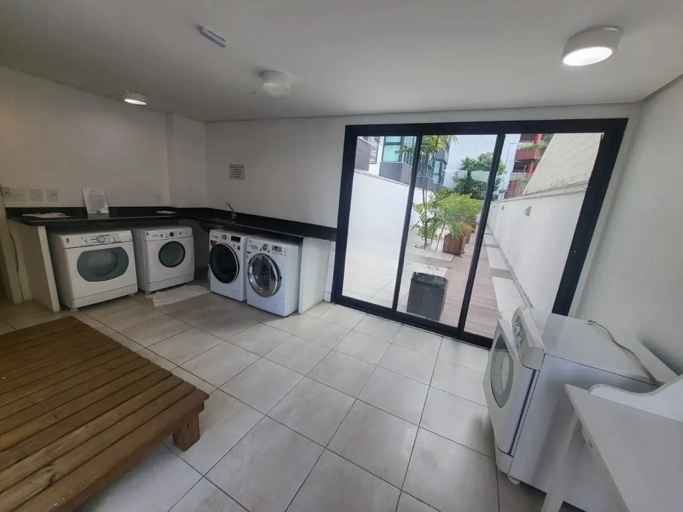 Imagem Apartamento com 1 quarto e 53m² à venda em Menino Deus, Porto Alegre.