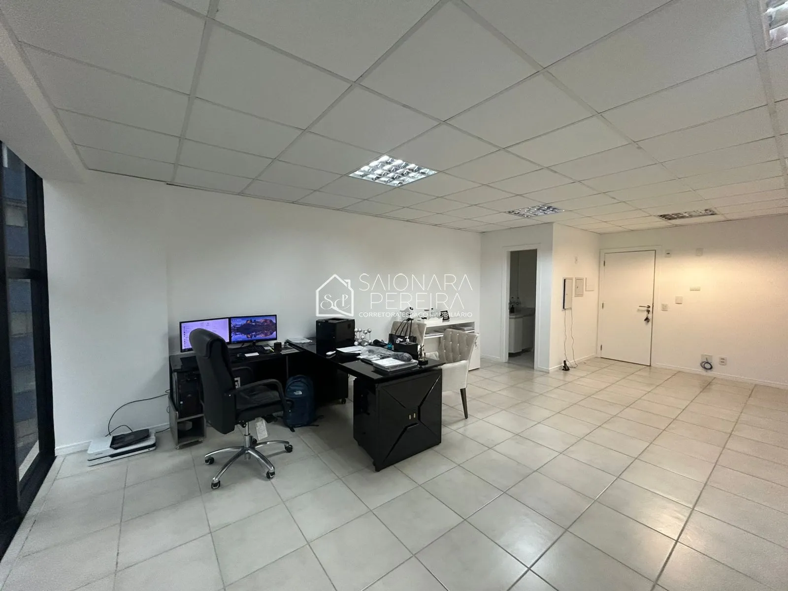 Imagem SALA COM DUAS VAGAS DE GARAGENS- CENTRO DE FLORIANOPOLIS