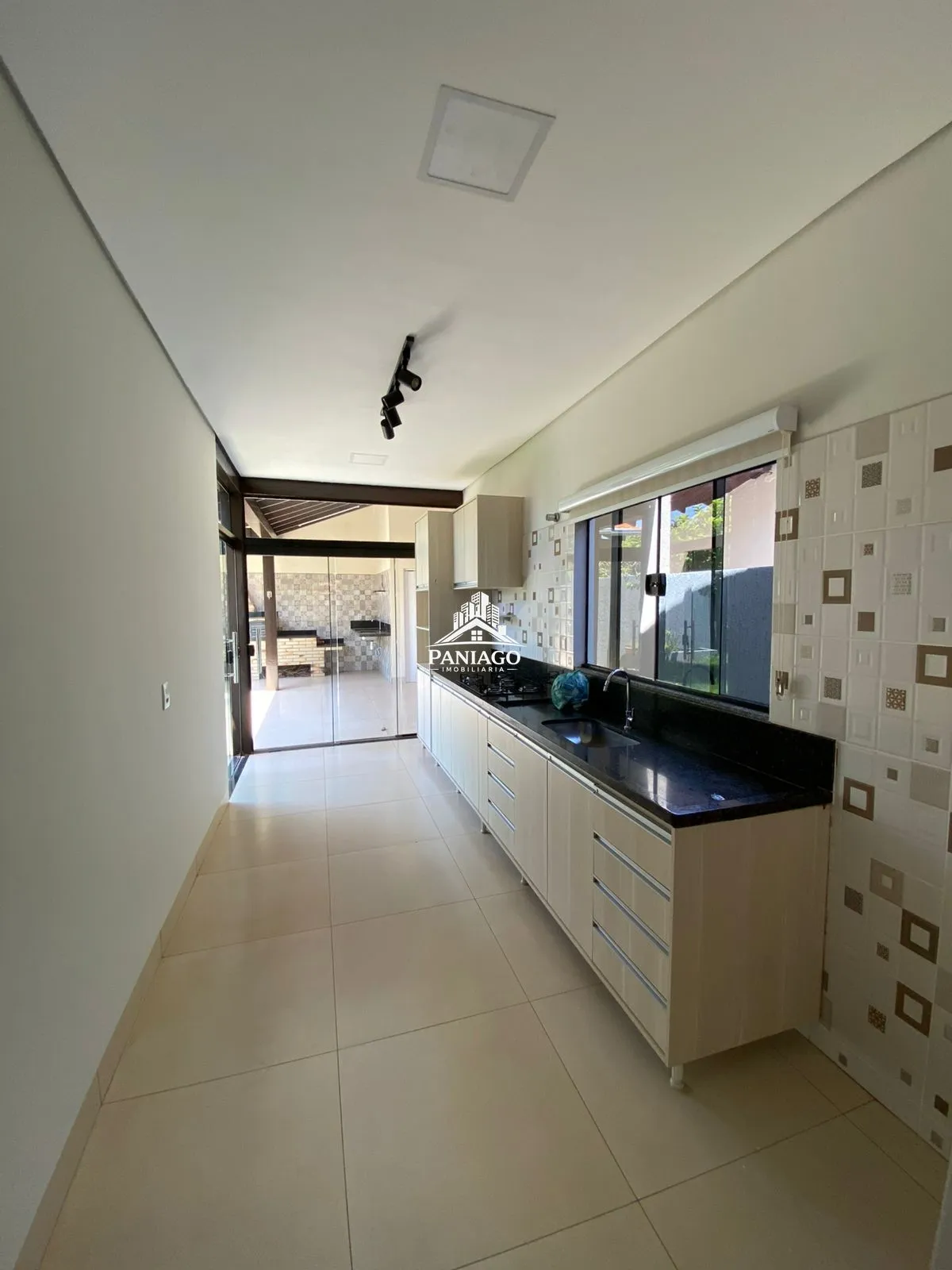 Imagem Casa à Venda no Condomínio Juliana em Várzea Grande - 3 Quartos e Energia Solar