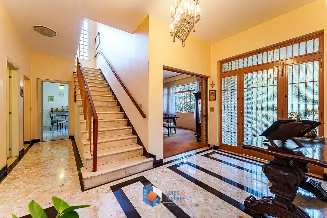 Imagem Casa para venda em Pacaembu com 3 quartos, sendo 1 suíte, 320m²