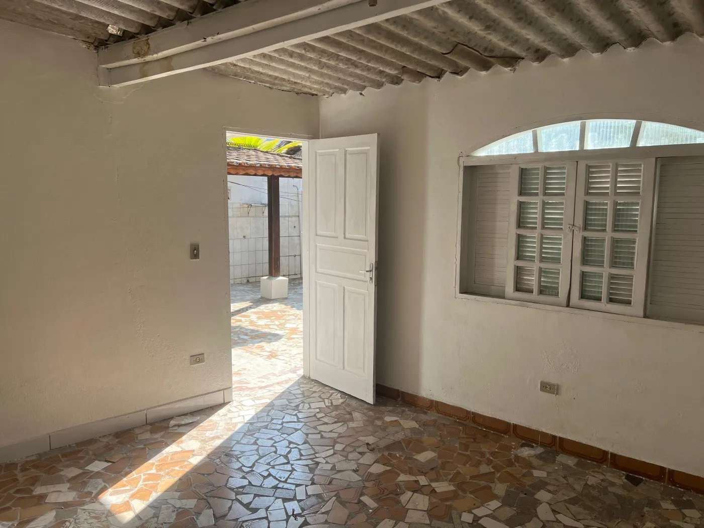 Imagem Casa para Venda em Praia Grande, Aviação, 4 dormitórios, 2 suítes, 2 banheiros, 4 vagas