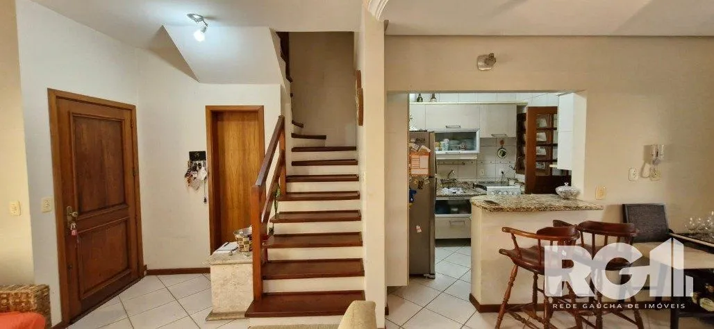 Imagem Sobrado com três dormitórios no Condoínio Residência Jardim Verde Ipanema.