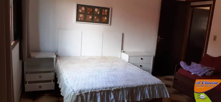 Imagem Casa -08 Dormitórios -Ótima localização próximo á praia (Terreno 986 metros )