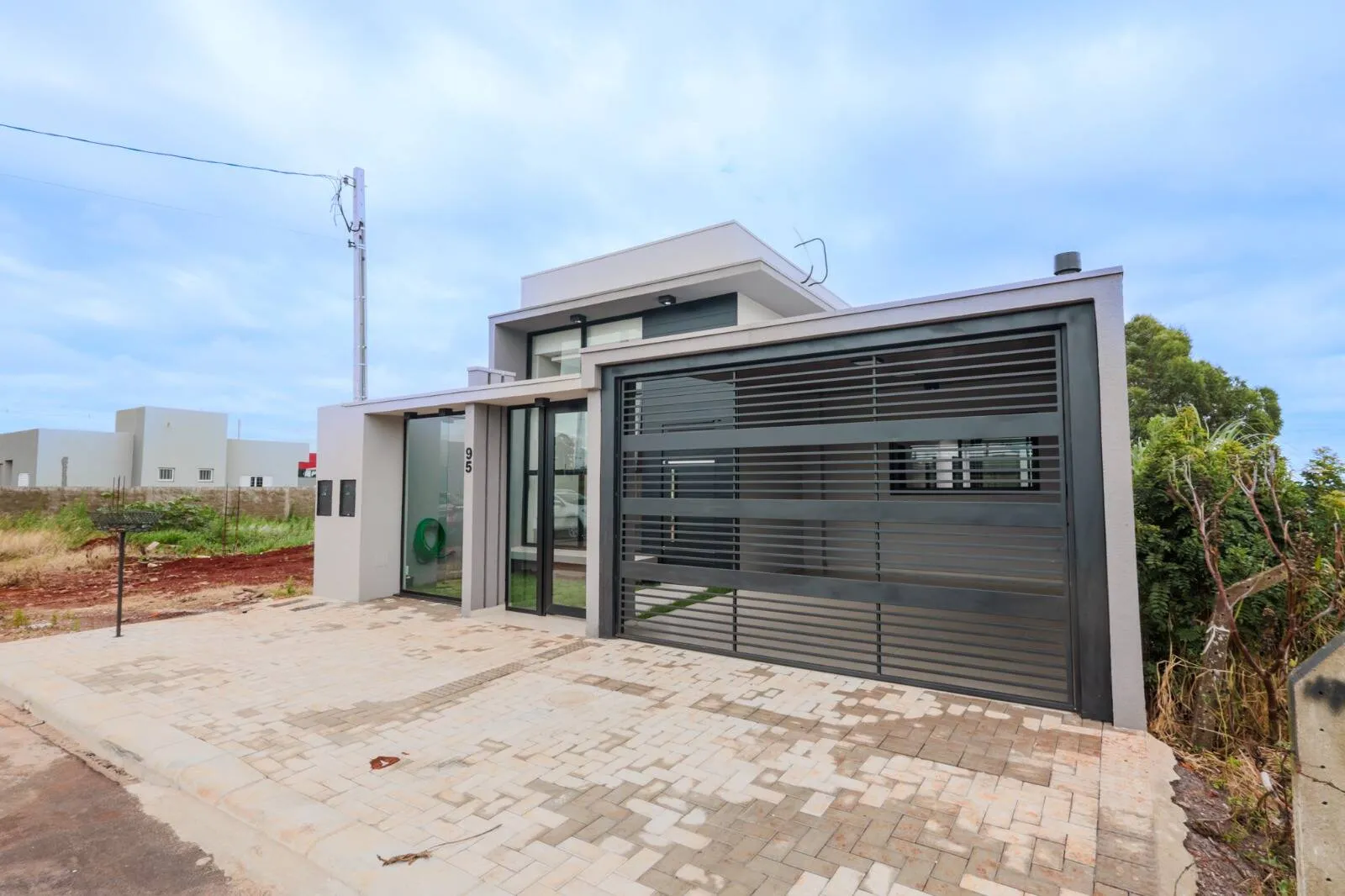 Imagem Casa Mobiliada à venda em Cascavel, Loteamento Colina Dourada - 140m²