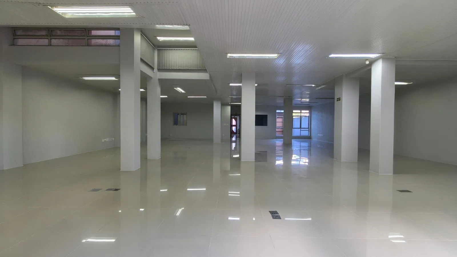 Imagem Sala comercial B. Hamb. Velho., Novo Hamburgo. 326,28 M2 privativos e 4 Vagas