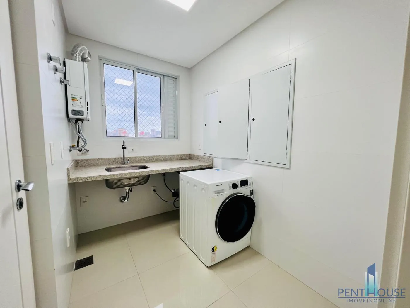 Imagem Apartamento Zona Central para Venda em Balneário Camboriú, CENTRO, 3 dormitórios, 3 suítes, 4 banheiros, 2 vagas