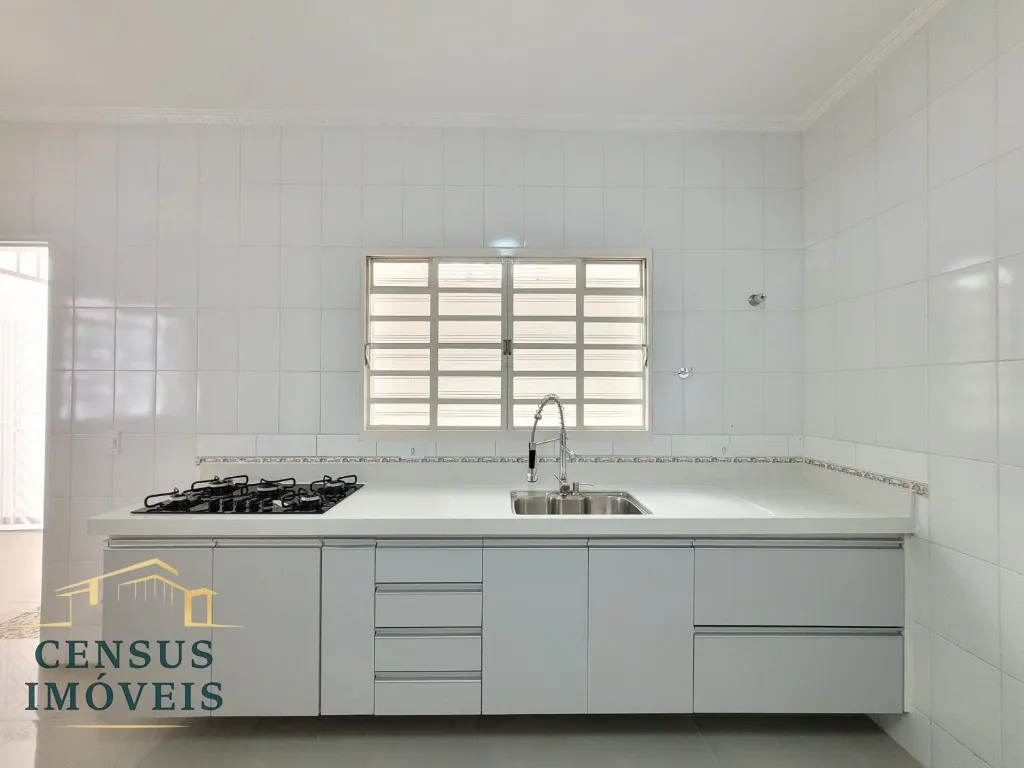 Foto do imóvel: Imperdível! Casa à venda em Vinhedo-SP, bairro Nova Vinhedo. 3 quartos, 1 suíte, 2 salas, 3 banheiros, 4 vagas, 259m². em NOVA VINHEDO