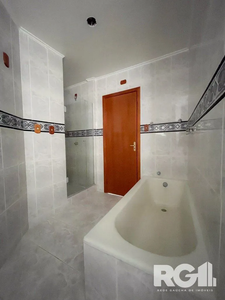 Imagem 303m2 Apartamento com 5 dormitórios no centro da capital.