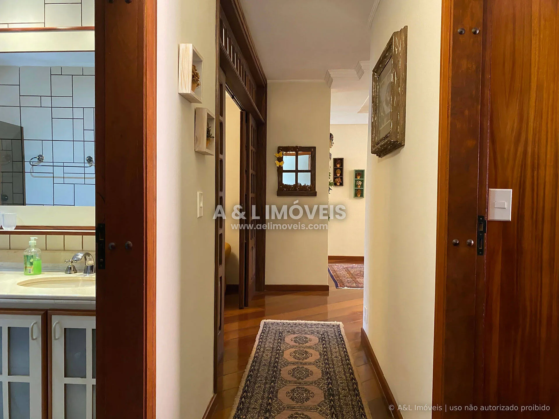 Imagem Cobertura Duplex Capivari | 152 m², 5 Dorms, Lareira e Calefação