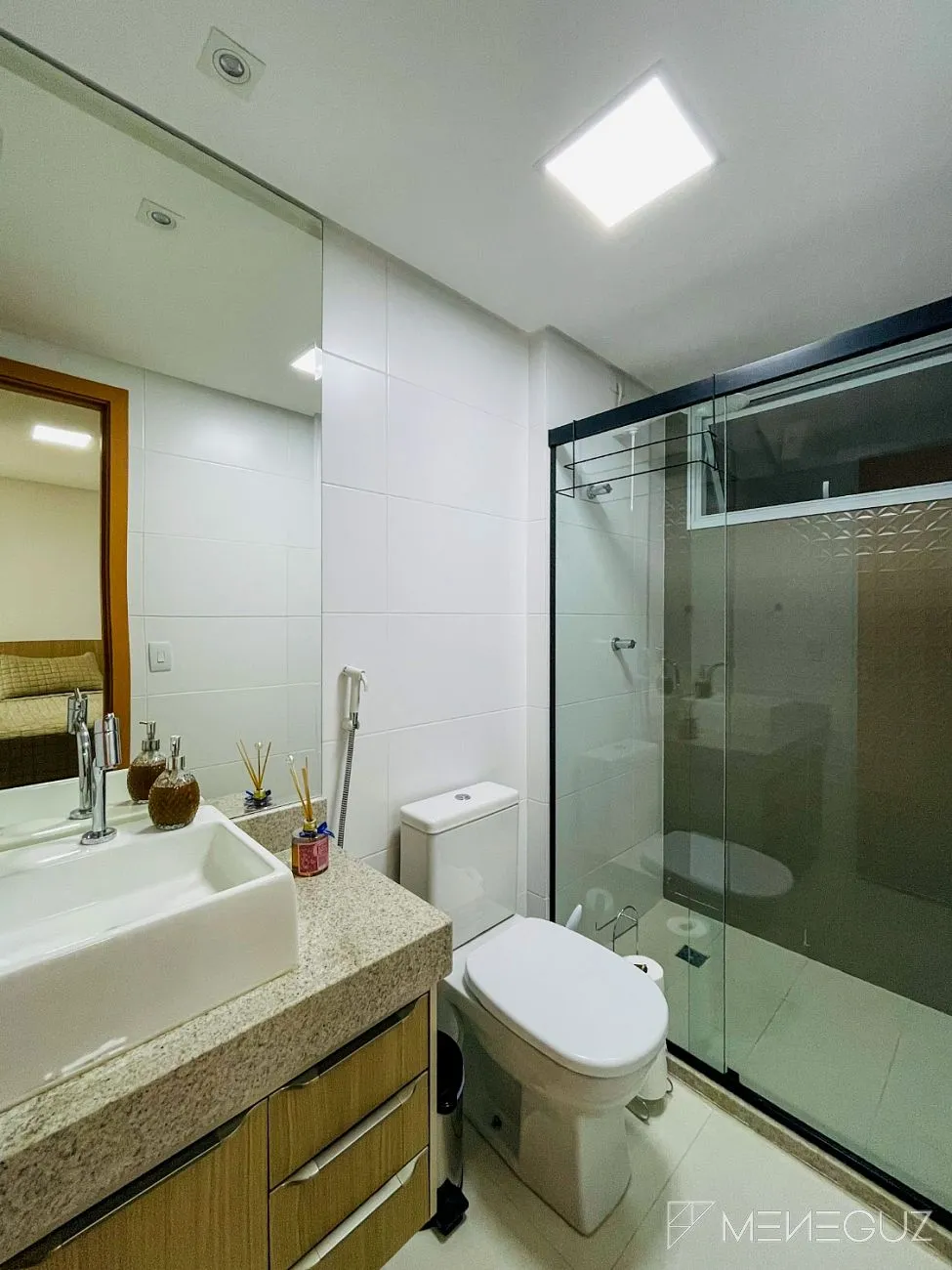 Imagem Apartamento Finamente Mobiliado Frente mar na Praia do Morro - Alto Padrão e Lazer Completo!