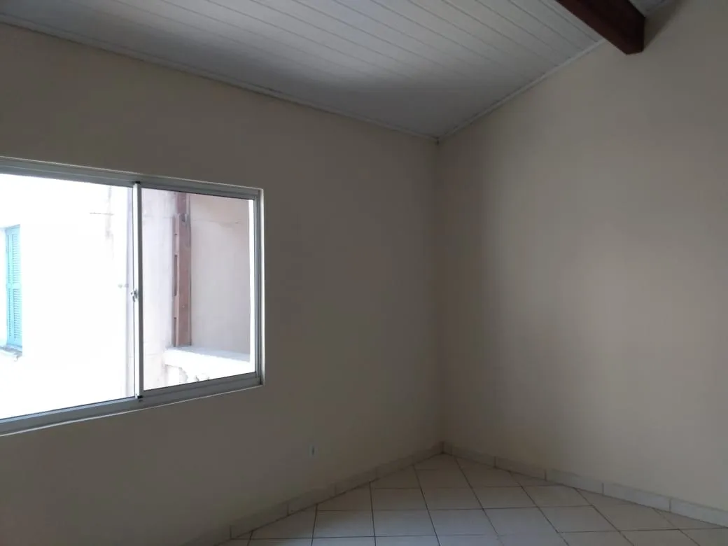 Imagem Casa para Locação 4 Quartos, 1 Suite, 2 Vagas, 120M², Centro, Pindamonhangaba - SP