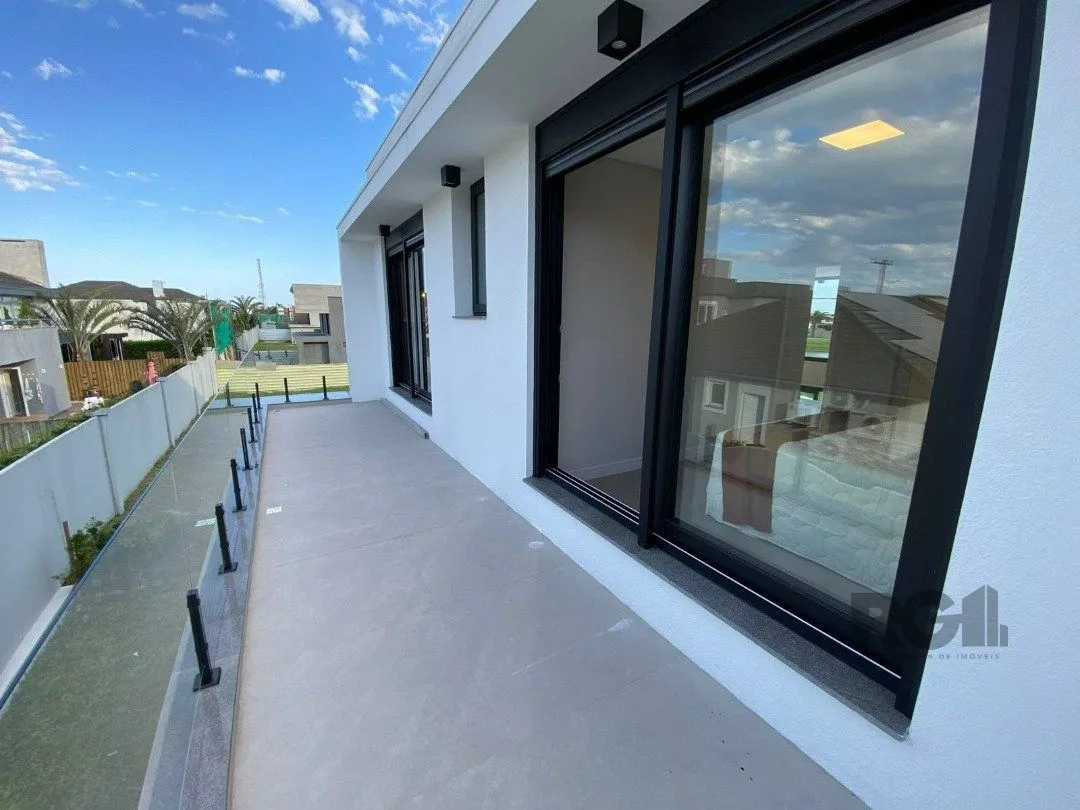 Imagem Sobrado Novo em Condomínio Fechado com 4 suítes e 238m² privativos