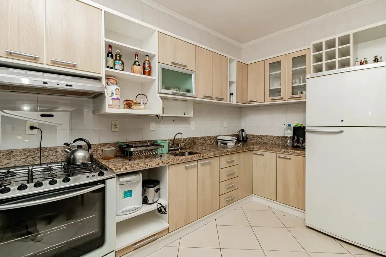 Imagem Casa com 4 dormitórios e 2 pavimentos em ótimo estado de conservação .