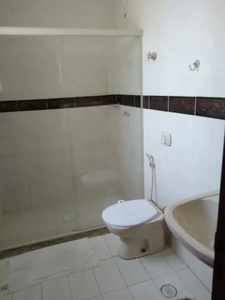 Imagem EXCELENTE CASA ISOLADA NO MARACANÃ COM 4 SUÍTES E 4 VAGAS!!!