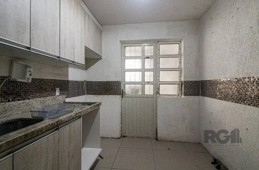 Imagem Excelente casa de 147m² com 3 dormitórios, 4 vagas e 1 piscina.