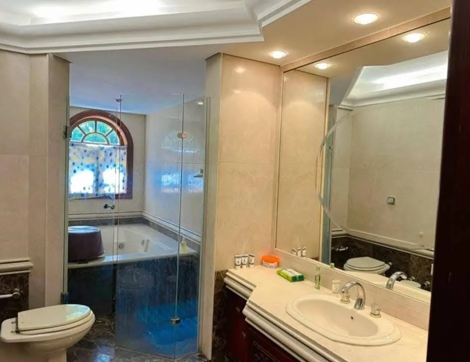Imagem Imponente Casa à Venda em Tamboré - 5 Suítes, Piscina, Academia e Infraestrutura Completa