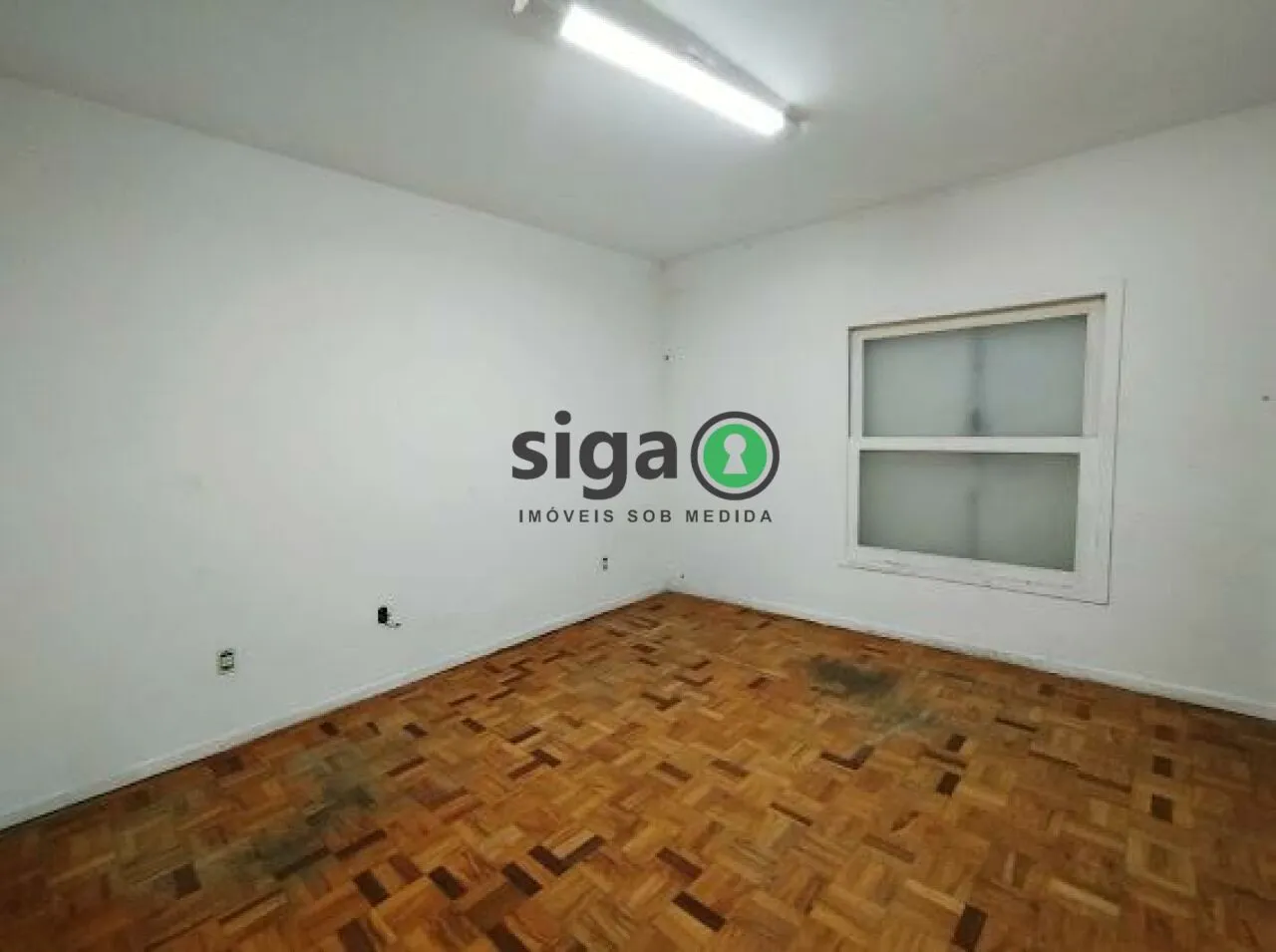 Imagem Casa Comercial no Itaim Bibi para locação com 105m², com 5 salas, 1 banheiros e 2 vagas, sem mobilia