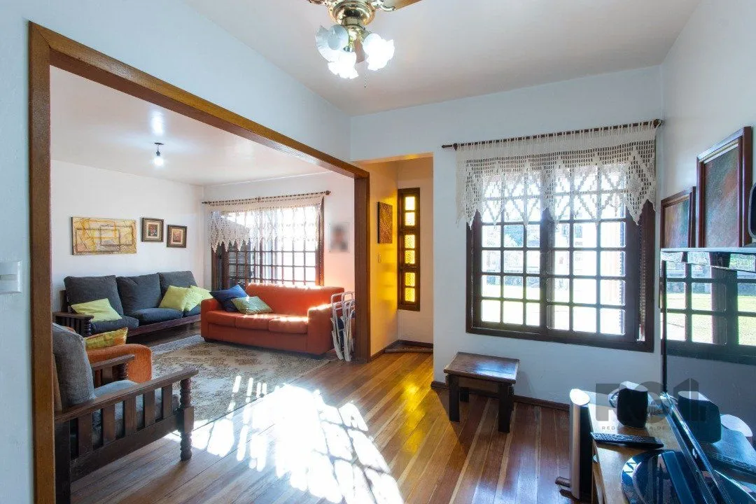 Imagem Casa para Venda - 300m², 3 dormitórios, sendo 1 suites, 4 vagas - Tristeza