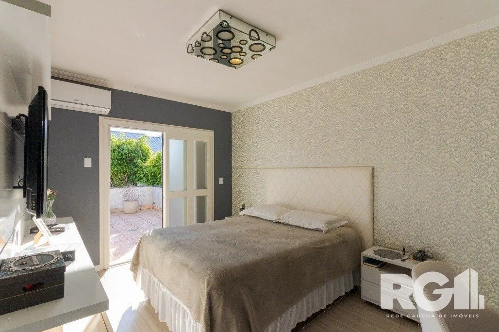 Imagem Casa em Condomínio com 3 Suítes, Espaço Gourmet e 5 Vagas de Garagem