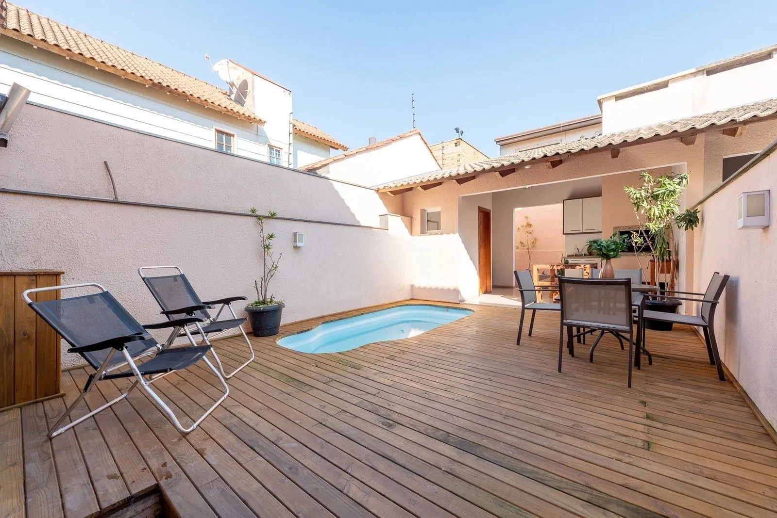 Imagem Sobrado moderno com 3 dor, suíte, piscina e espaço gourmet no Jardim Itu