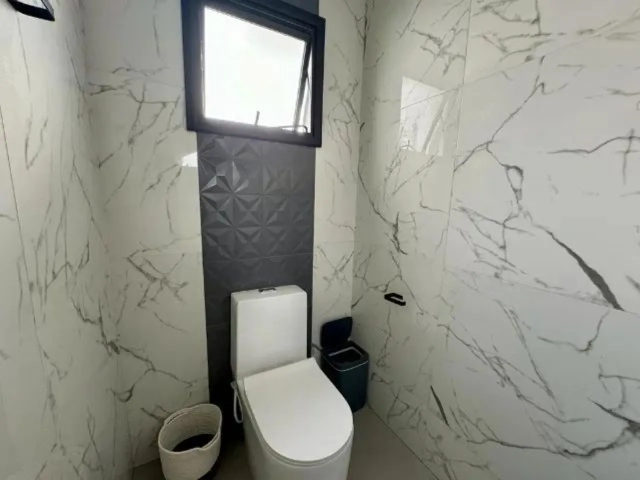 Imagem Casa em condomínio de luxo com 3 quartos e 4 vagas em Sorocaba-SP, Loteamento Dinorá Rosa. Confira!