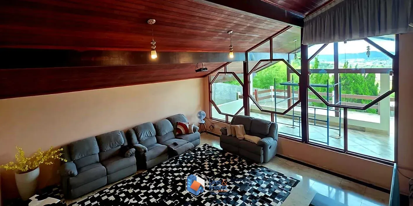 Imagem Casa Impecável com piscina de borda e vista infinita, um refúgio bem localizado no Portal Roselândia, Cotia, SP