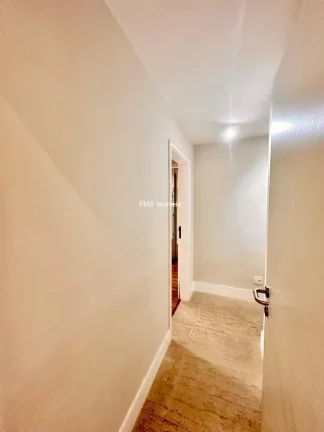 Imagem Excelente Oportunidade: Apartamento de Luxo à Venda em Indianópolis, São Paulo-SP - 2 Quartos, 2 Suítes, 3 Salas, 4 Banheiros, 3 Vagas - 150m².