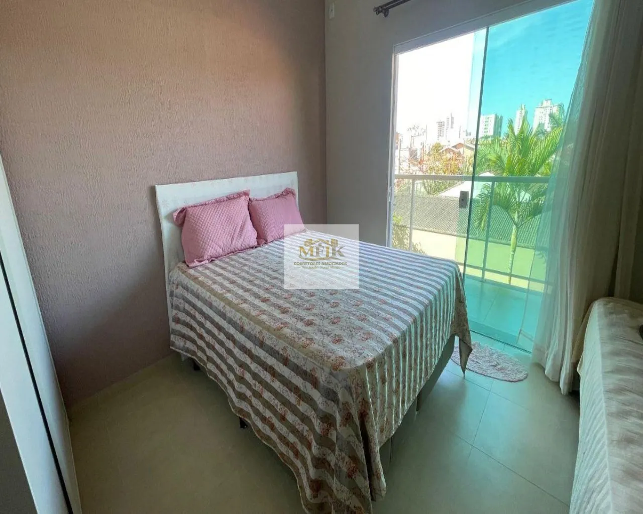 Imagem Casa com 3 quartos e 261 m² à venda em Piçarras