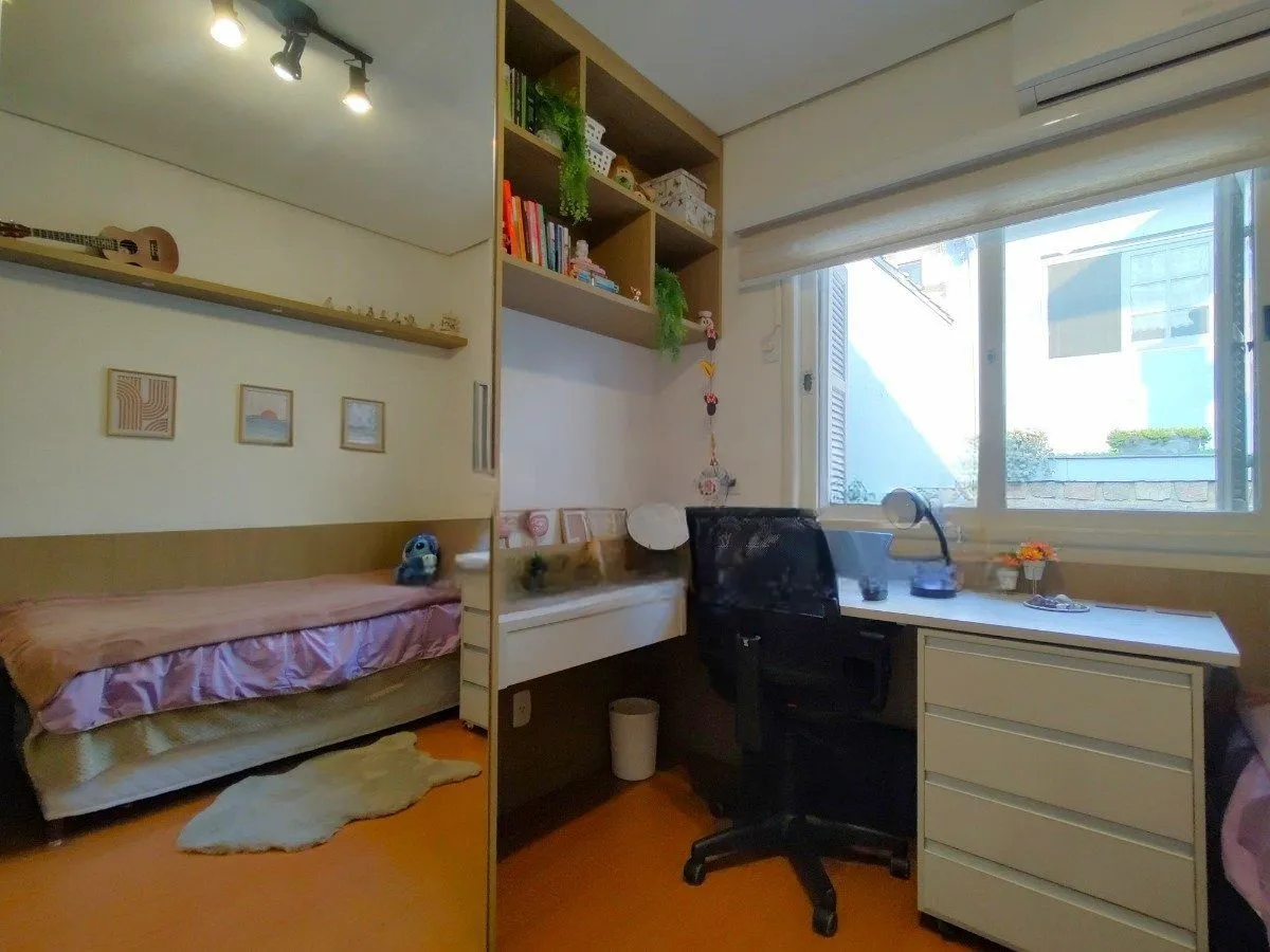 Imagem Casa com 4 dormitórios, espaço gourmet e terraço na Zona Norte de Porto Alegre